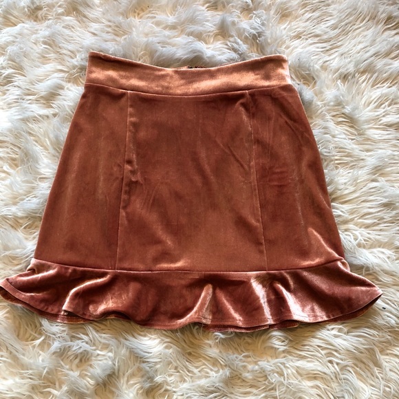 Forever 21 Dresses & Skirts - Pink velvet skirt